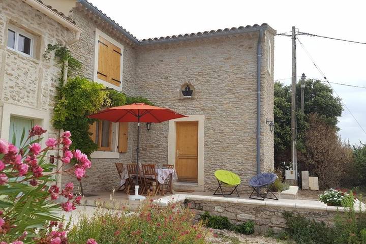 Location de vacances pour 4 personnes, avec terrasse ainsi que jardin et piscine à Taulignan - 4