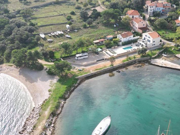 Villa für 10 Personen, mit Pool und Garten sowie Whirlpool, kinderfreundlich auf Lošinj