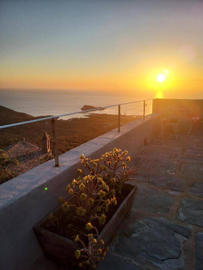 Chambre des rêves, vue exceptionnelle sur terrasse privée,la Casamatta in Centuri, Cap Corse
