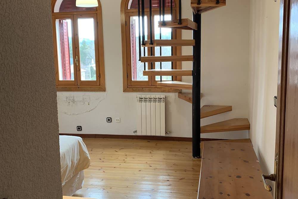 El Torreon farm. Up to 28 people, 10 rooms. House 60 km from Madrid in El Espinar, Segovia Provinz