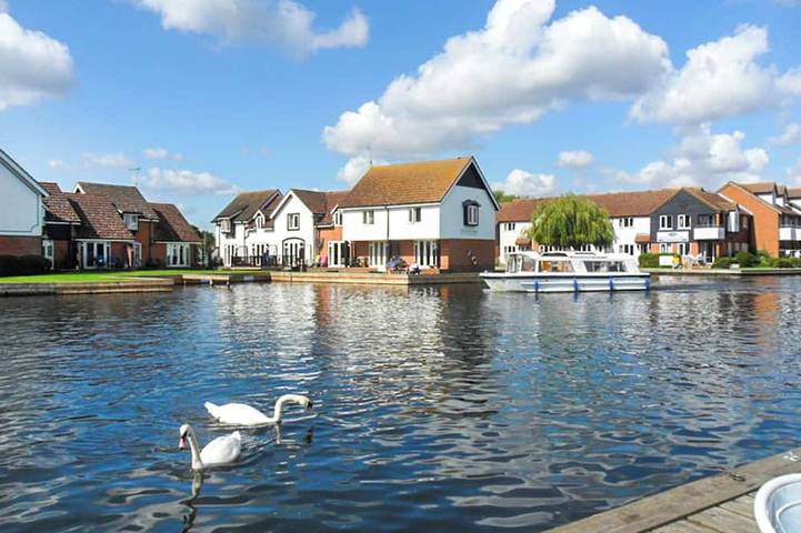 Log cabin for 4 people, with garden in Wroxham