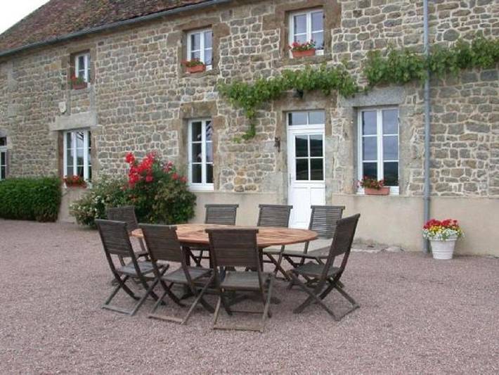 Location de vacances pour 6 personnes, avec jardin et vue à Lormes - 4