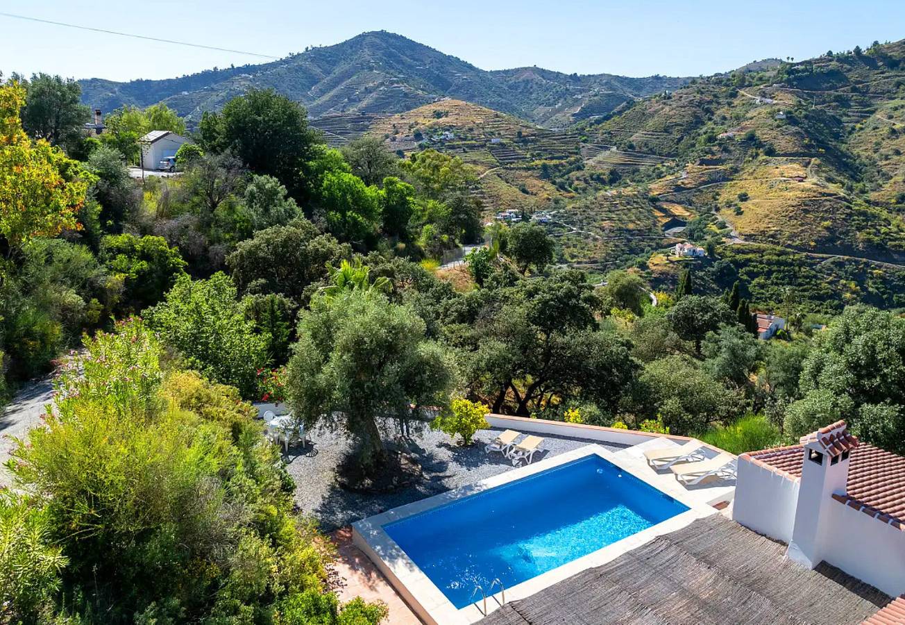 Casa Mañana: casa rural con vistas a la montaña, piscina privada y aire acondicionado in Torrox, Costa del Sol