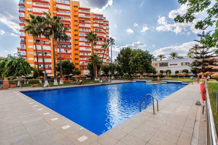 Ferielejlighed for 5 personer, med balkon og børnepool samt have i Benalmádena
