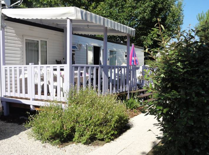 Camping pour 6 personnes, avec jardin et terrasse ainsi que piscine et jacuzzi