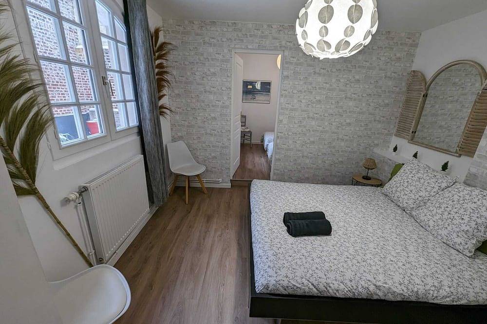 Entire apartment, En Hypercentre, au Calme, Avec Cour Privative Aménagée, Appartement Rénové in Arras, Arras region