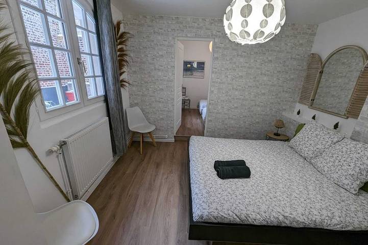 Appartement entier, En hypercentre, au calme, avec cour privative +parking public payant à proximité in Arras, Région d'Arras