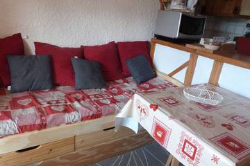 Chalet pour 4 personnes, avec balcon et jacuzzi à Manigod