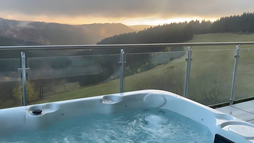 Ferienwohnung für 6 Personen, mit Balkon und Whirlpool sowie Sauna