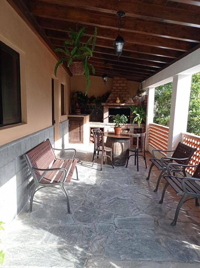 Gîte pour 4 personnes, avec terrasse et vue dans Alojera