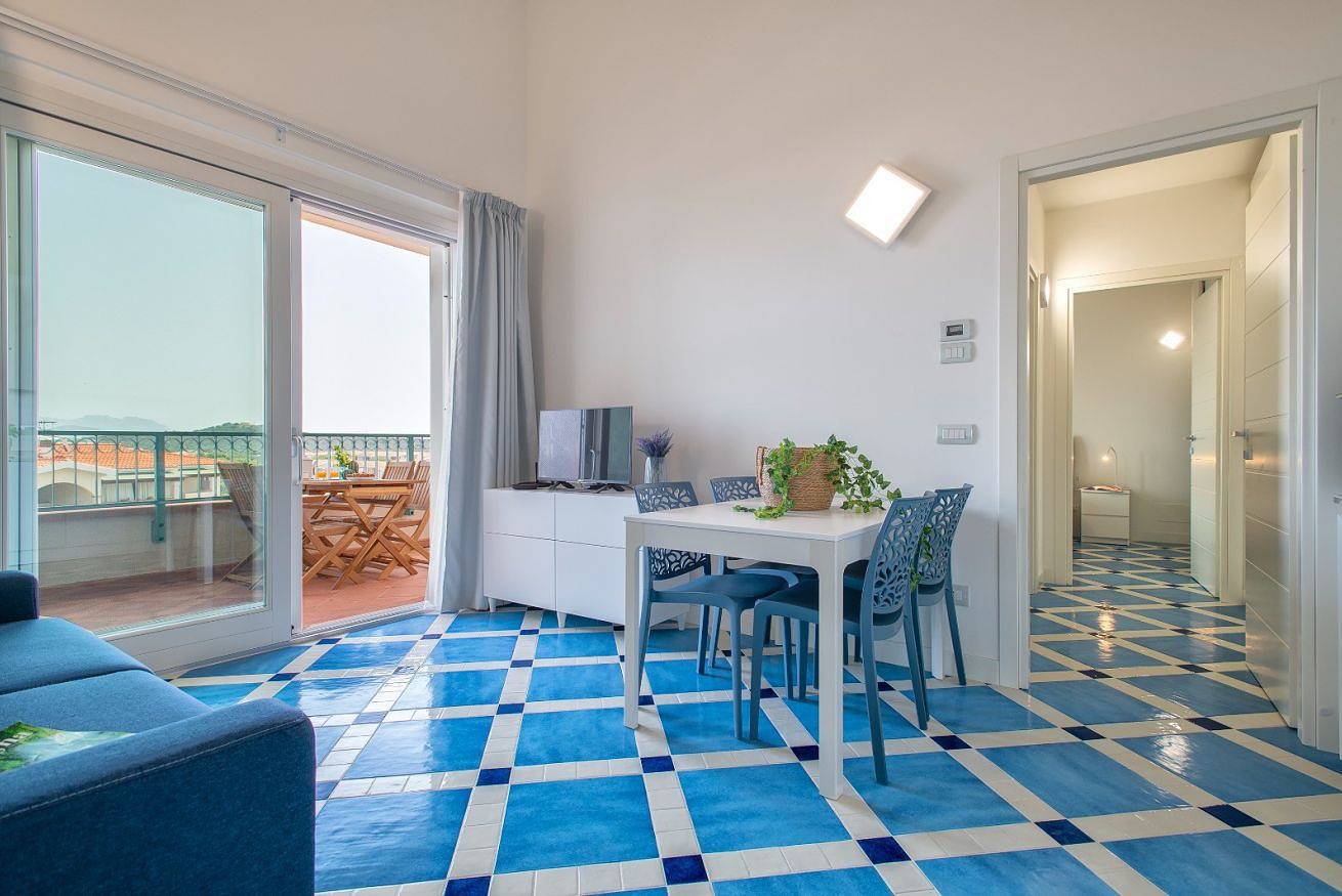 Appartamento intero, Blue Penthouse. Attico vista mare con parcheggio privato. in Olbia, Gallura