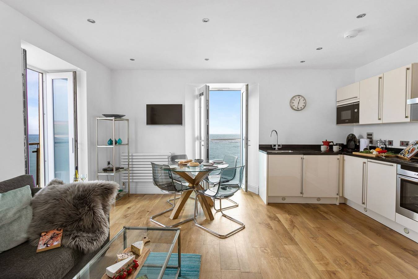 Entire holiday apartment, 14 At The Beach in Torcross, South Devon