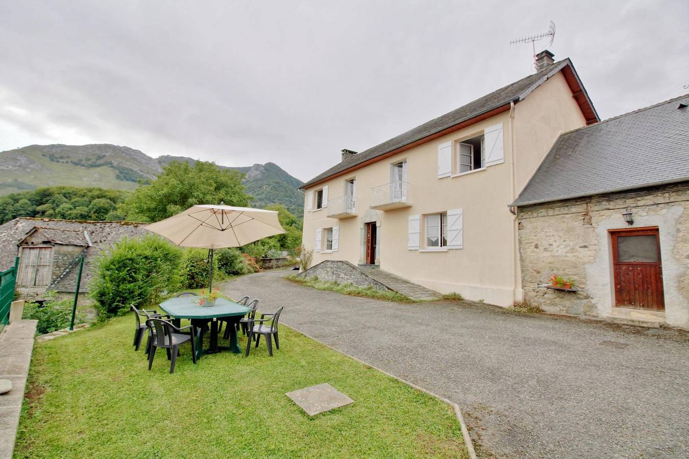Gîte voor 8 personen met tuin in Omex, Hautes-Pyreneeën