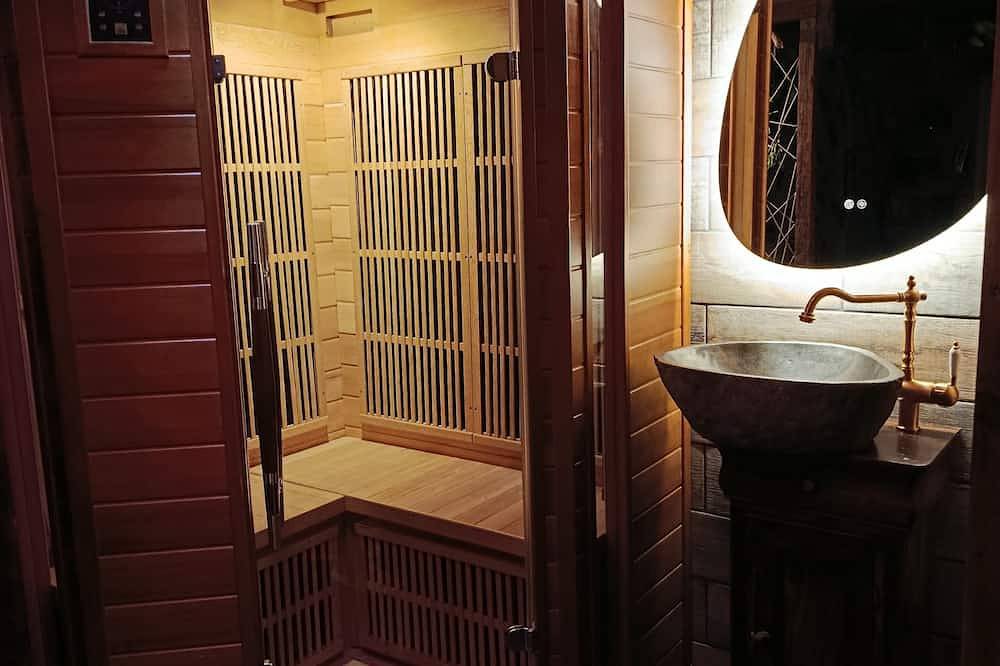 Hébergement atypique + Spa et Sauna privatif in Nesmy, Région de La Roche-sur-Yon