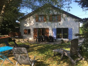 Gîte pour 9 personnes, avec terrasse à Olliergues