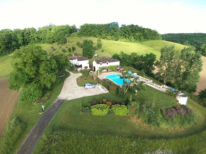 Gîte pour 10 personnes, avec jardin ainsi que piscine et balcon