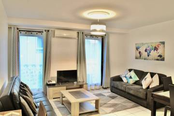 Gîte pour 4 personnes, avec balcon dans Gare De Cannes