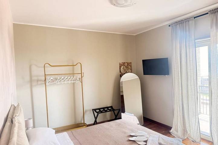 Appartement entier, Appartement Élégant Avec Vues Imprenables Sur Le Détroit De Messine in Gazzi (Messina), Messina