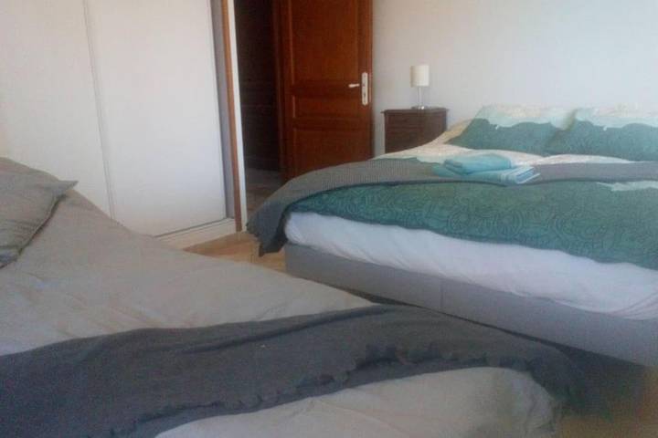 Location de vacances pour 2 personnes, avec vue ainsi que jardin et piscine à Lagnes - 4