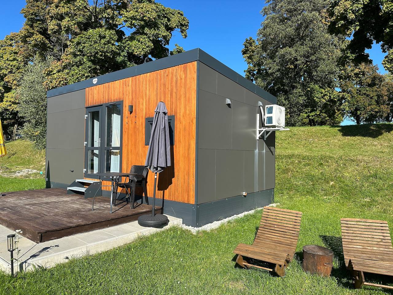 Ganze Ferienwohnung, Tiny Home 'Laura' mit Bergblick, Wlan und Klimaanlage in Untergriesbach, Passauer Land