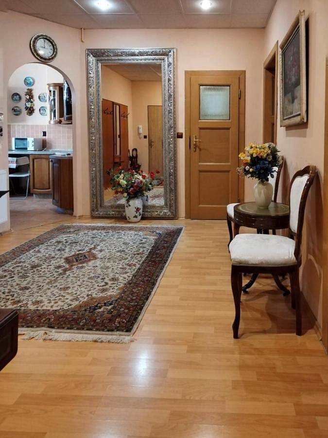 Ferienwohnung für 5 Personen, mit Ausblick und Balkon in Karlsbad - 3