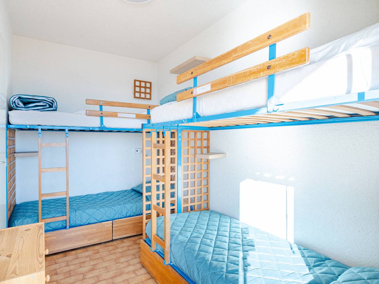 Entire apartment, Apartment for 8 people with Wi-Fi in Roquebrune-Cap-Martin in Roquebrune-Cap-Martin, Mediterranean Coast (France)