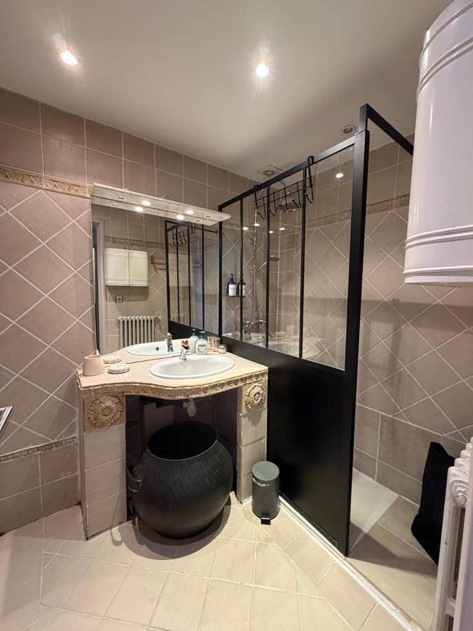 Gîte pour 6 personnes, avec balcon dans Office De Tourisme De Juan Les Pins - 3