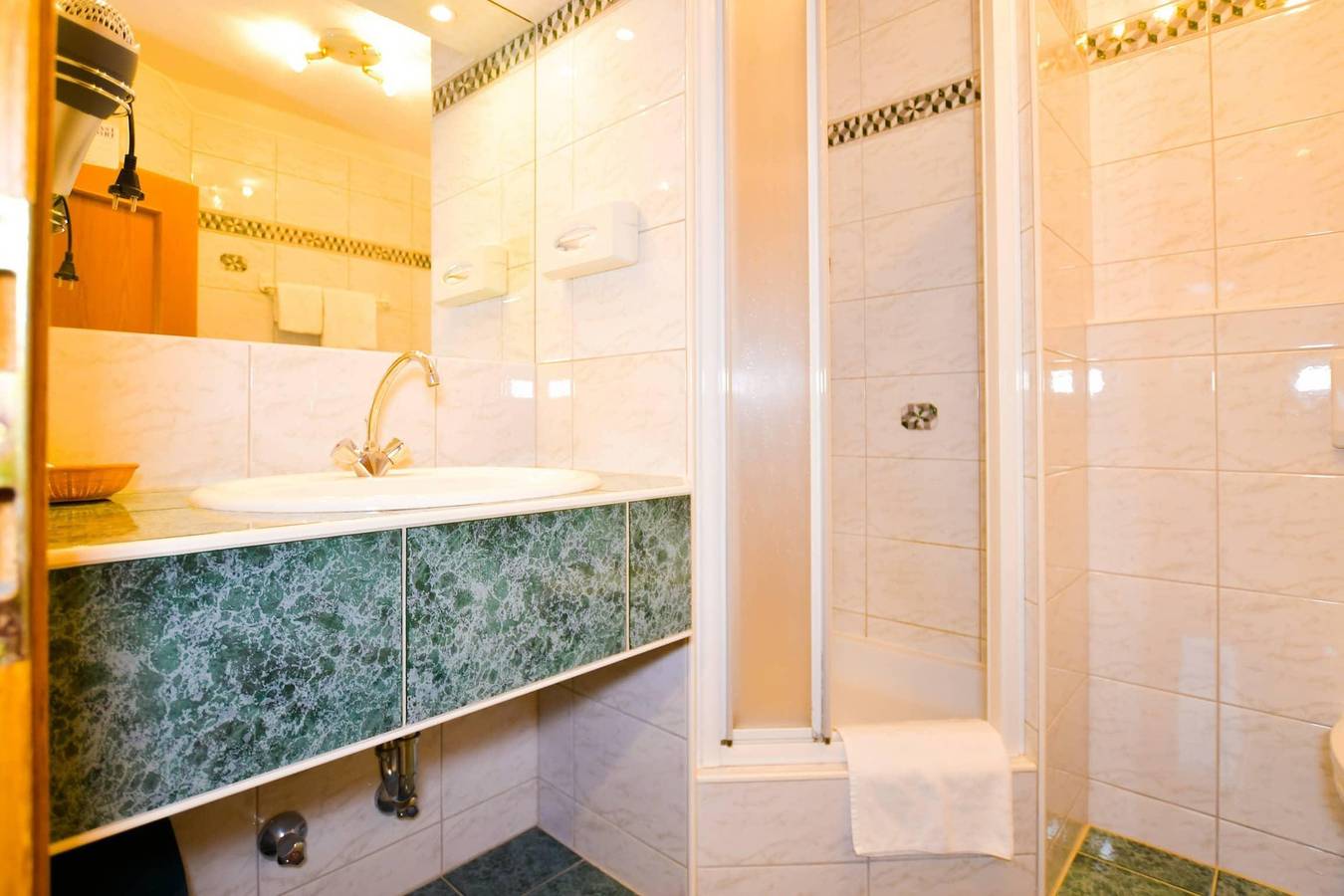 Einzelzimmer, Dusche oder Bad, Wc in Krumpendorf am Wörthersee, Klagenfurt-Villach