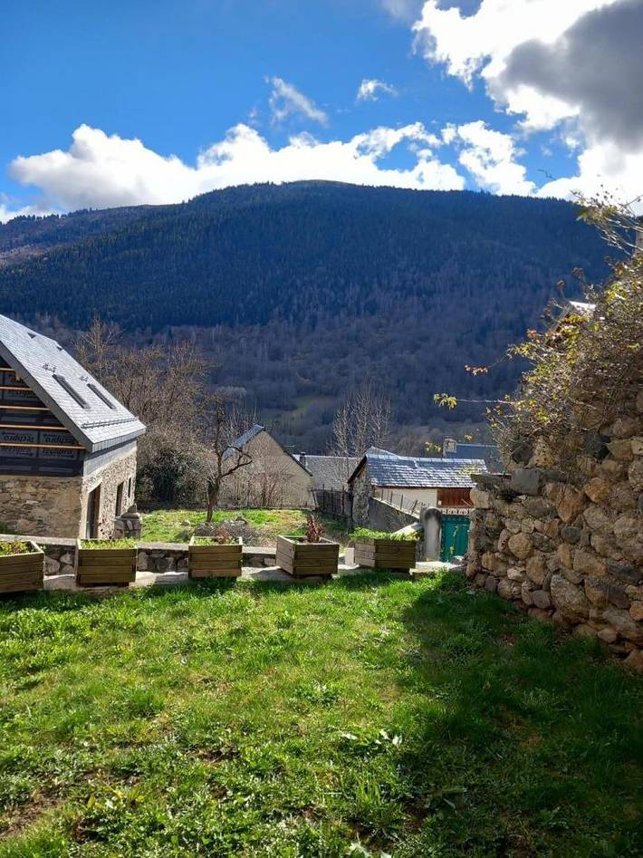 Gîte pour 5 personnes, avec jardin à Cazeaux-de-Larboust - 2