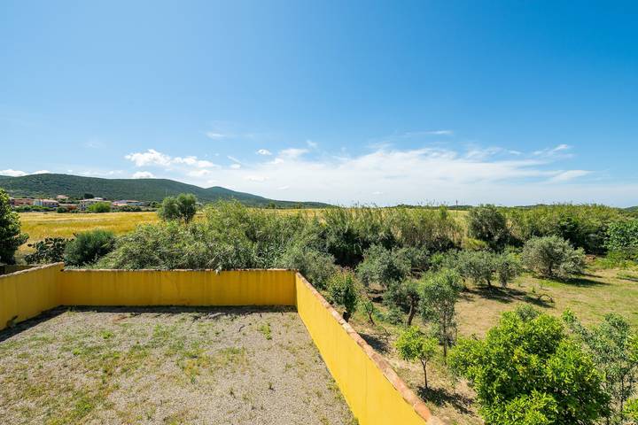 Casa vacanze 'Domus Luna' con vista lago, terrazza e aria condizionata in Giba, Sulcis Iglesiente