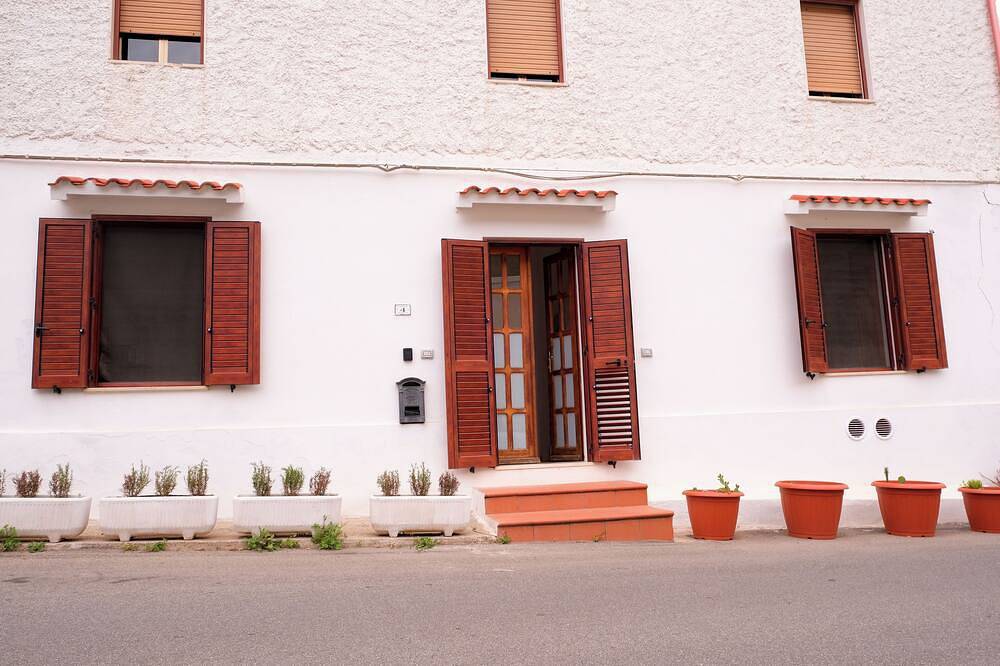 Appartamento intero, New refurbished House in a great location near the sea in Buggerru, Costa Verde (Sardegna)