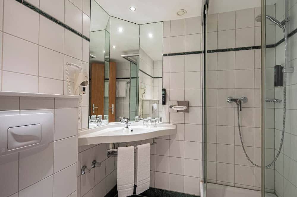 Sleek & Bright Room Near Braunschweig Central Station for Easy City Stays! in Viewegs Garten- Bebelhof, Braunschweig (Germany)