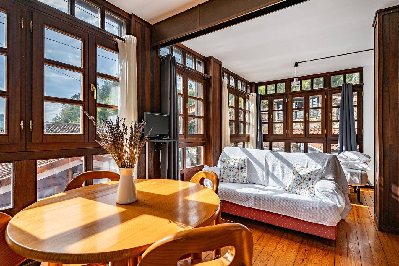 Apartamento entero, Apartamento 'Florenta G2' con vistas a la montaña, terraza privada y Wi-Fi in Cangas de Onís, Costa Verde