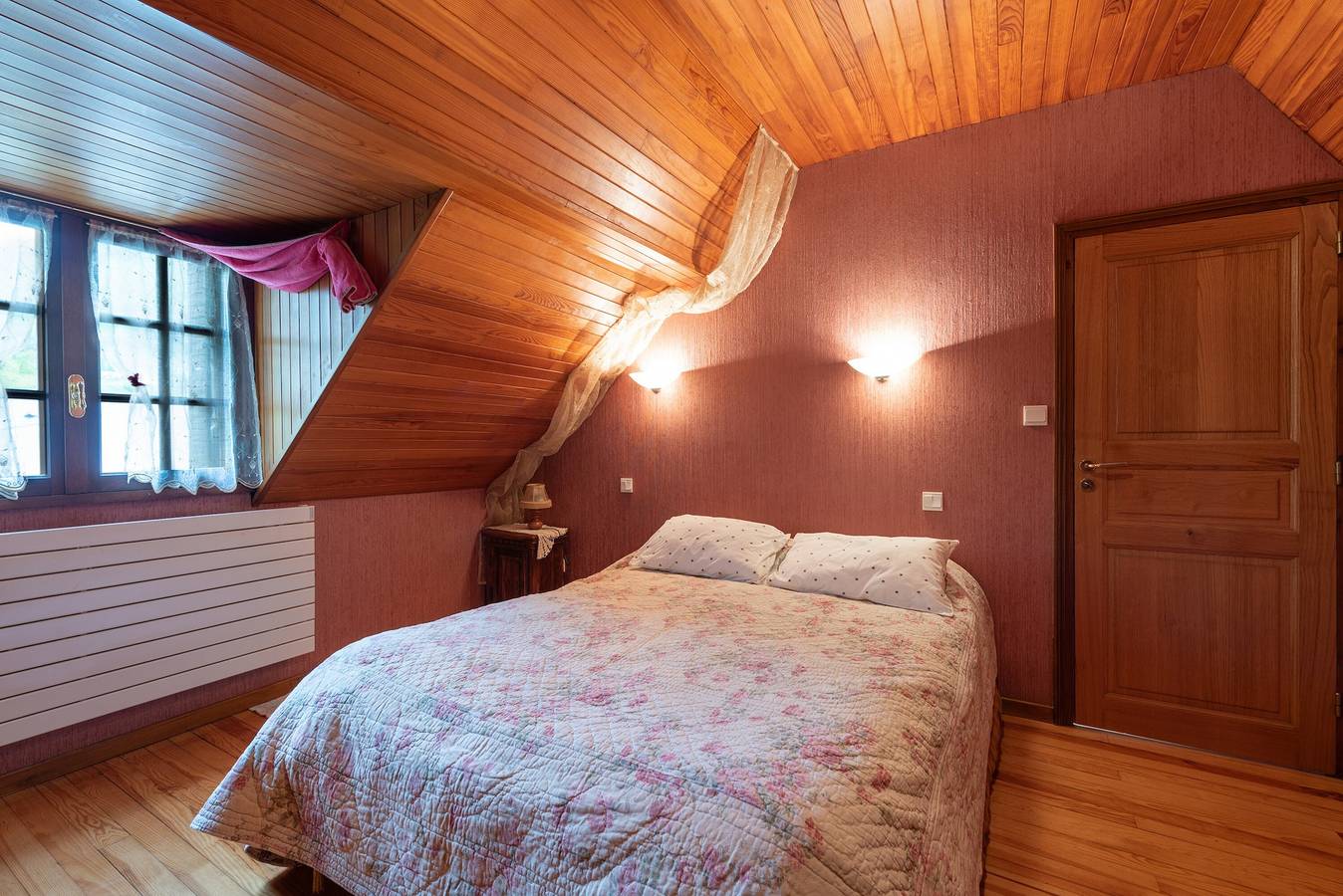 Maison de Vacances 'Cottage Au Calme' avec Vue sur la Montagne, Terrasse Privée et Jardin Privé in Gèdre, Parc national des Pyrénées