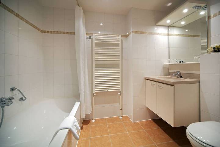 Gîte pour 2 personnes, avec jacuzzi et jardin ainsi que terrasse et sauna dans Epen - 4