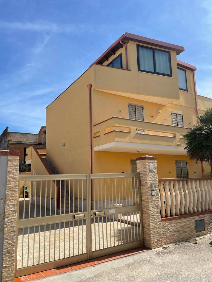 Ganze Wohnung, Ferienwohnung 'Marea' mit Privatterrasse, Wi-Fi und Klimaanlage in Santa Maria del Focallo, Ispica