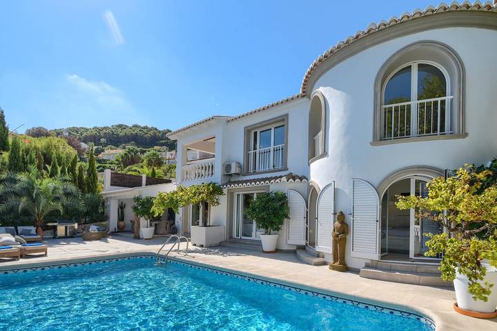 Ferienhaus für 8 Personen, mit Pool und Meerblick sowie Garten, kinderfreundlich