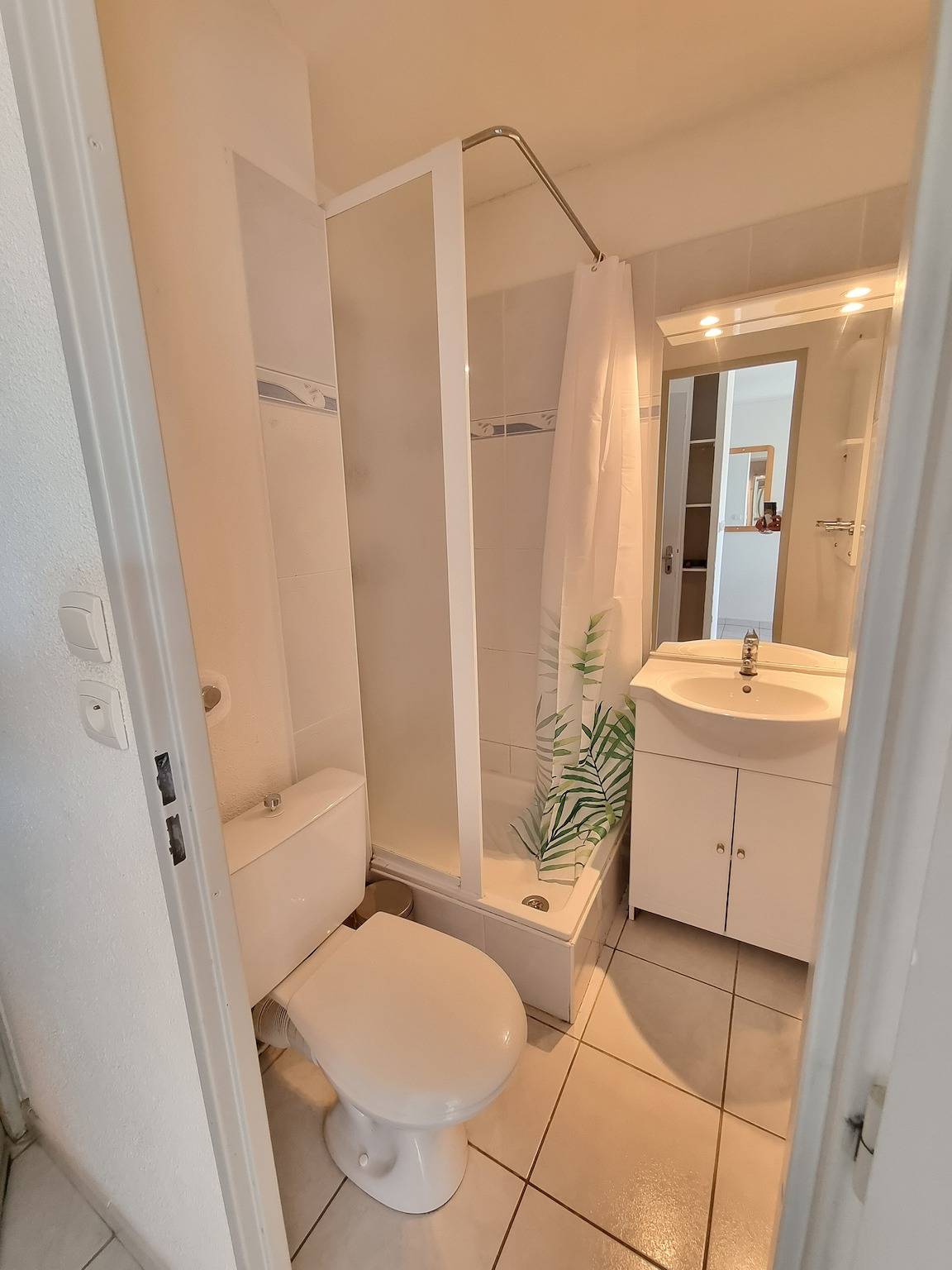 Apartamento entero, Apartamento «Cap d’Agde - Primavera - 1» con piscina compartida, terraza privada y aire acondicionado in Cap d'Agde, Agde
