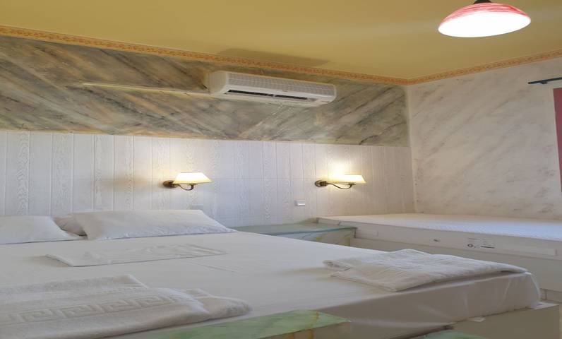 Gîte pour 5 personnes, avec Vue sur l’océan et Balcon/Terrasse ainsi que Jardin et Vue à Chersónissos - 4