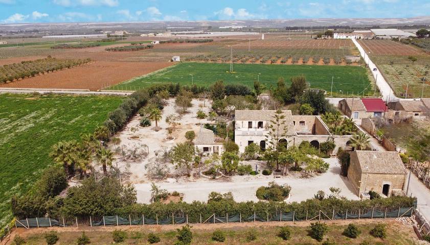Casa vacanze "The Holiday and Art Seahorse House" con vista sulle montagne, piscina privata e Wi-Fi in Vittoria, Provincia di Ragusa