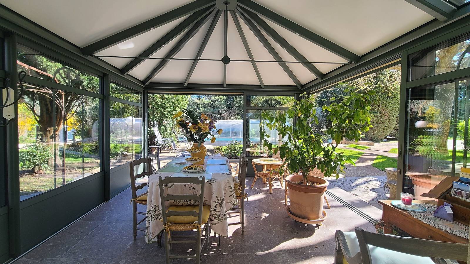 Ganze Wohnung, Familienfreundliches Ferienhaus mit beheiztem Gemeinschaftspool, Wlan & Klimaanlage in Le Thor in Le Thor, Vaucluse