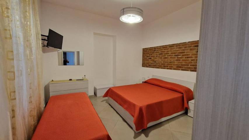 Location de vacances pour 5 personnes, avec terrasse, animaux acceptés à Torre Faro