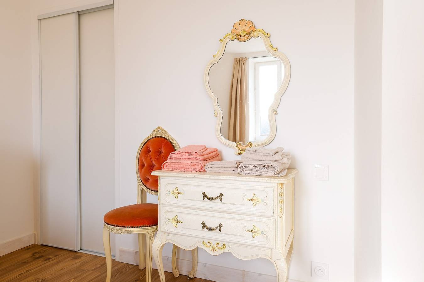 Guest Room “Chambre Calendula Pleine Nature” with Shared Garden and Wi-Fi in Plougonven, Parc naturel régional d'Armorique