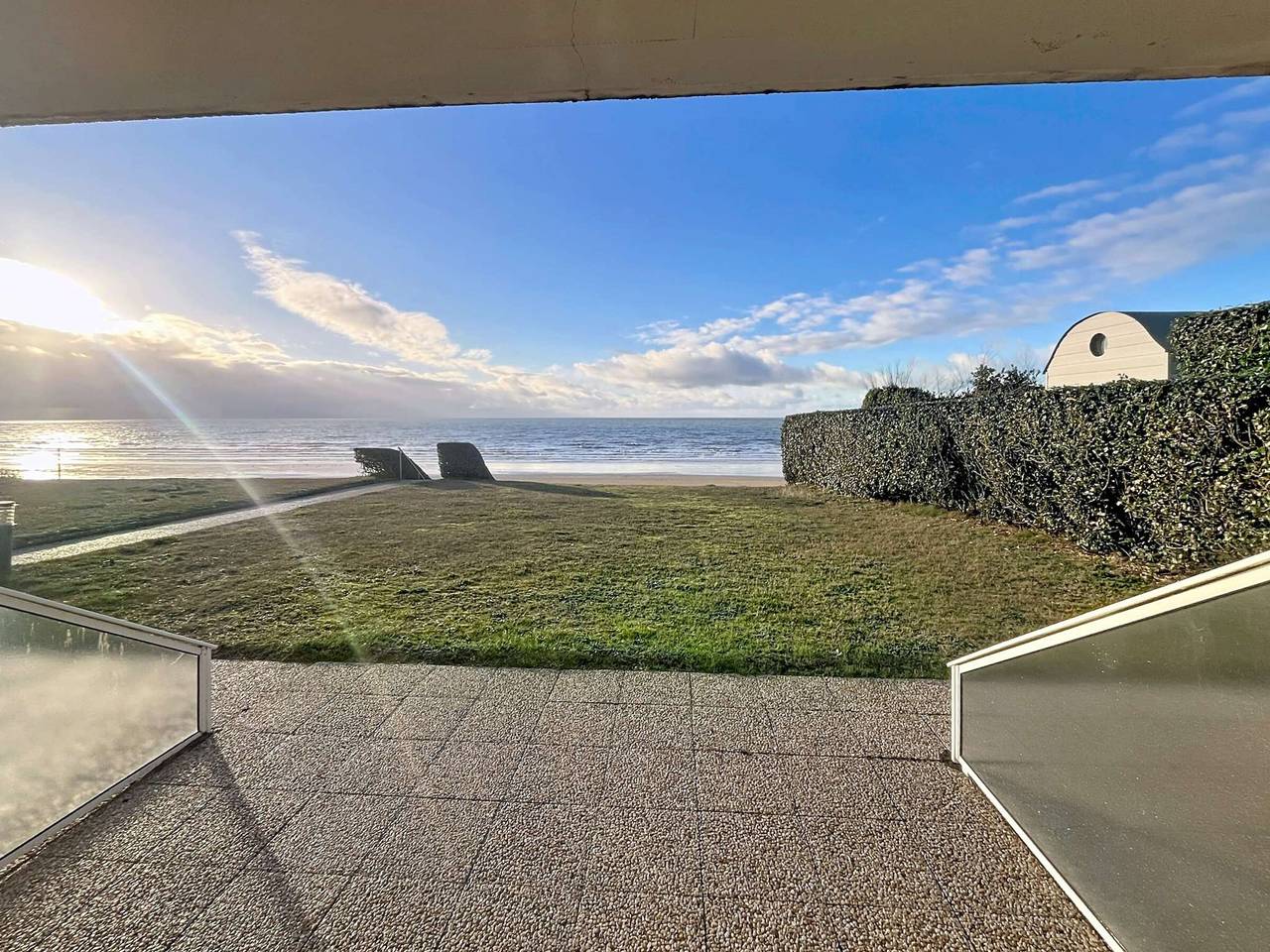 Entire apartment, Seaside apartment with 2 bedrooms and parking in Jullouville, Côte de la Déroute