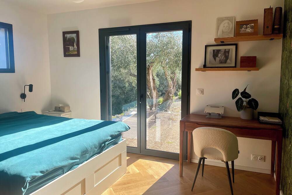 Maison individuelle neuve avec piscine et parking in Roquefort-les-Pins, Côte méditerranéenne (France)