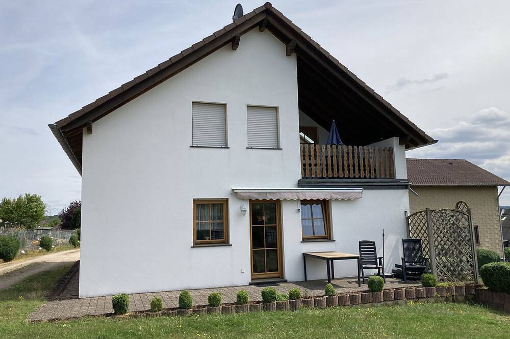 Geheel appartement, 3 Bedroom Apartment in Lissendorf in Lissendorf, Vulkaan-Eifel