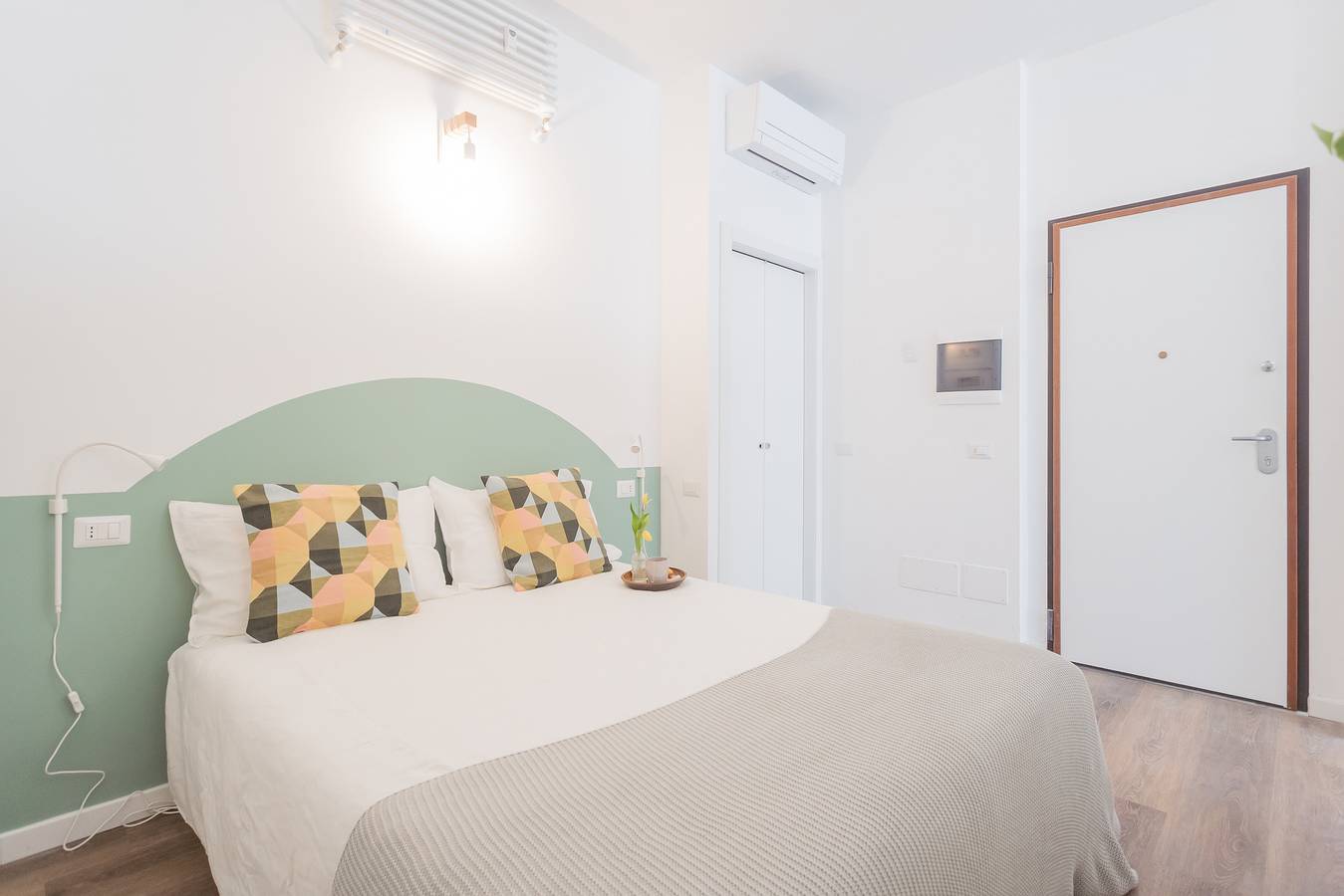 Entire apartment, A Step from the Dome Apartment in Como, Lake Como