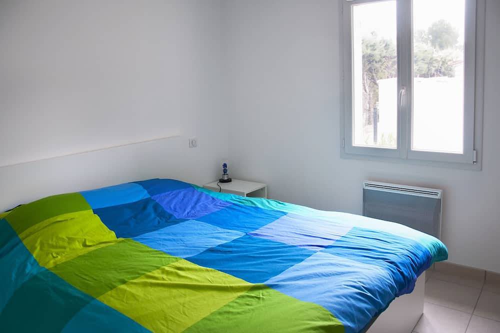 Nieuwe omheinde villa met zwembad nabij dorpscentrum Pernes-les-Fontaines in Pernes-les-Fontaines, Parc naturel régional du Mont-Ventoux