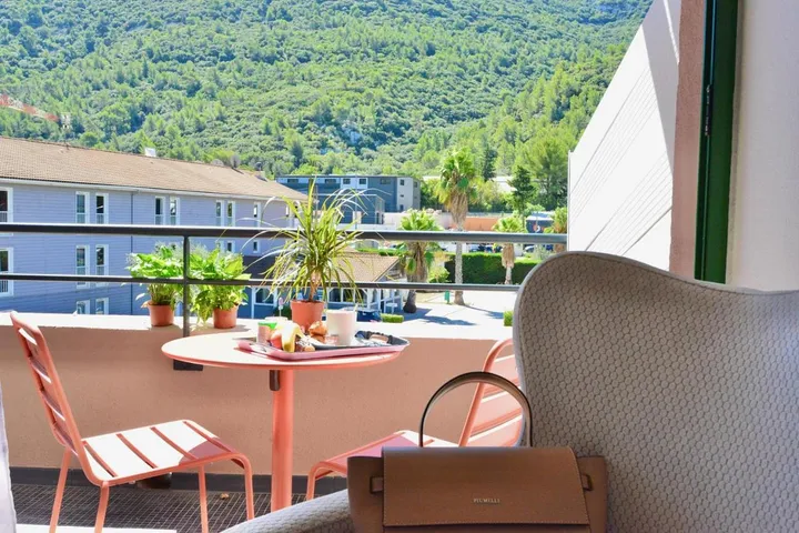 Hotel para 2 personas, con jardín - 1