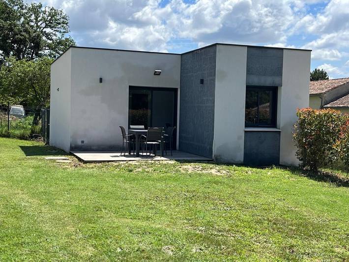 Location de vacances pour 3 personnes, avec piscine et jardin à Valaurie - 2